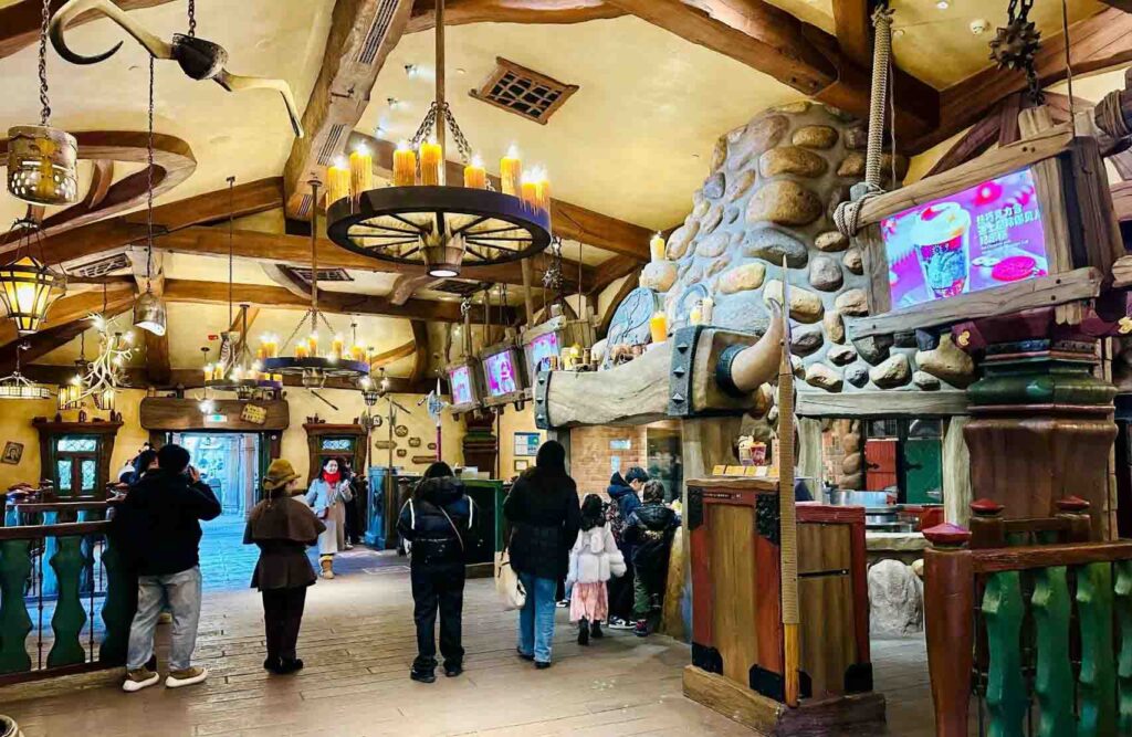 上海ディズニーランドのレストラン:タングルド・ツリー・タバン