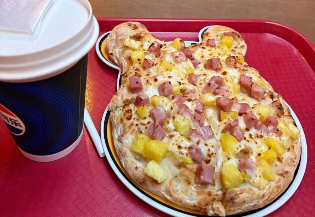 ピノキオ・ビレッジ・キッチンのおすすめメニュー:プーさんの顔型ピザ