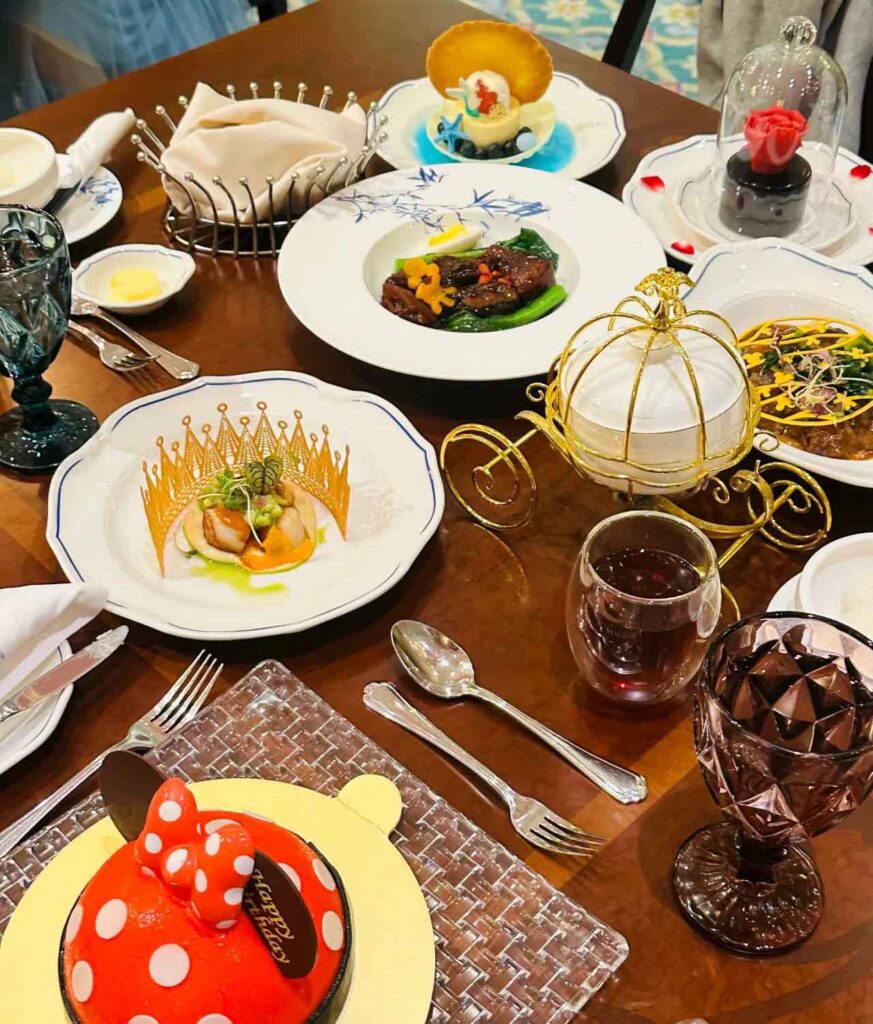 上海ディズニーランドのロイヤル・バンケット・ホール：コース料理