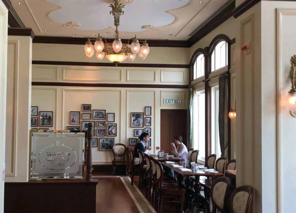ウォルト・カフェの店内