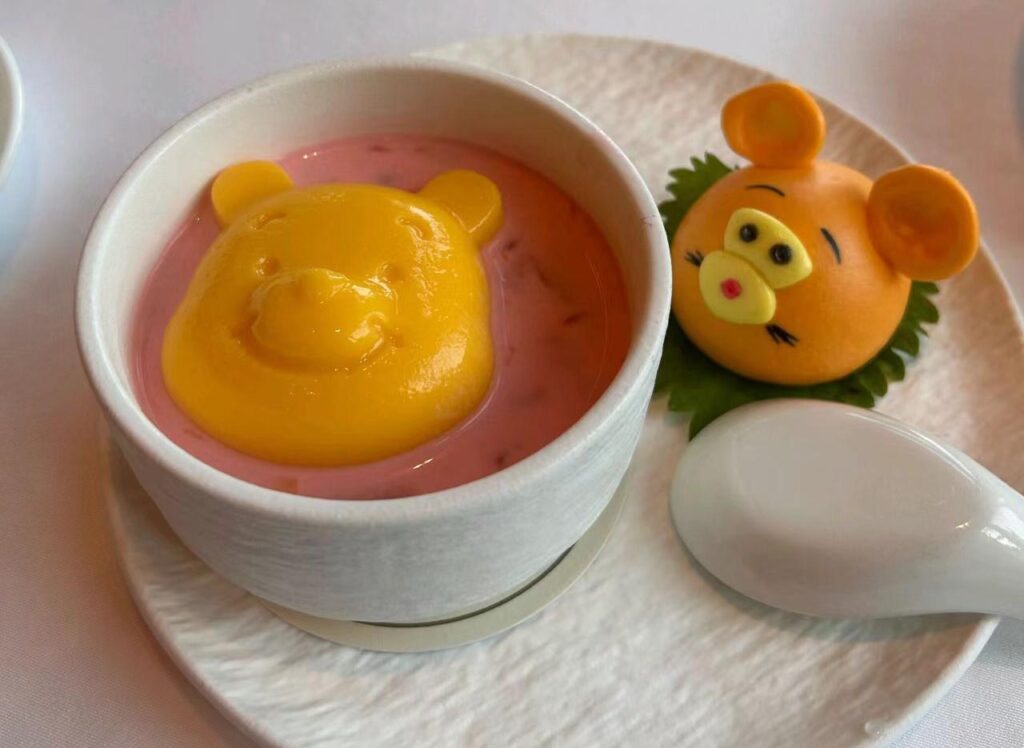 香港ディズニーランドホテルのレストラン：クリスタルロータスのメニュー