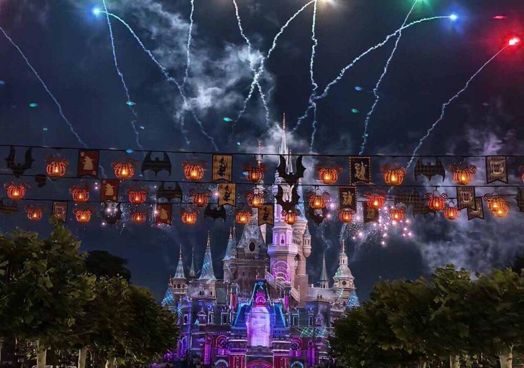 上海ディズニーのハロウィン：イルミネイト