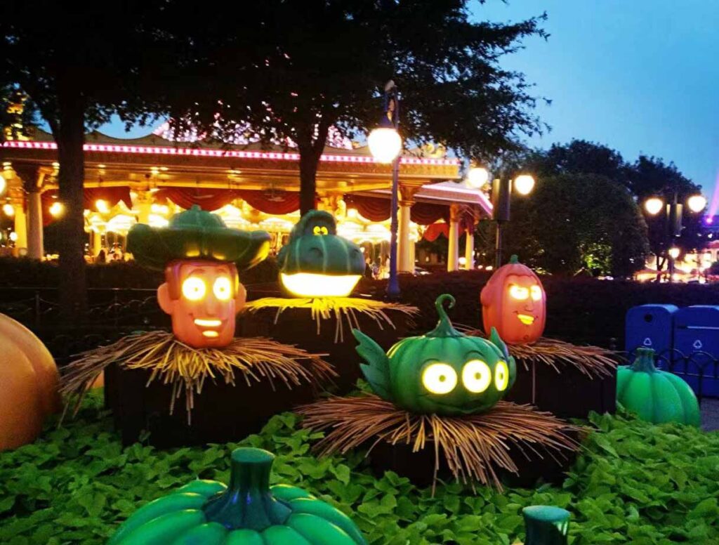 上海ディズニーランドのハロウィン：トイ・ストーリーのかぼちゃランタン