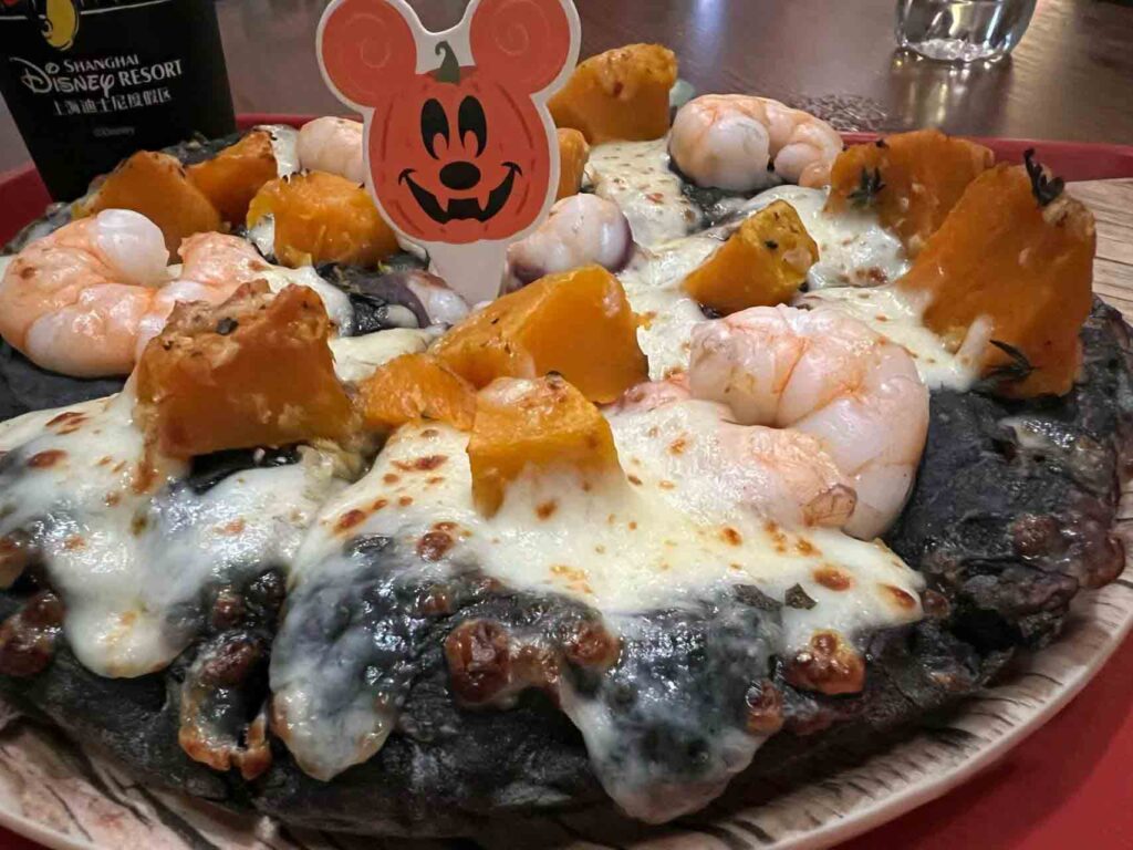 上海ディズニーランドのハロウィン：ハロウィン限定ピザ