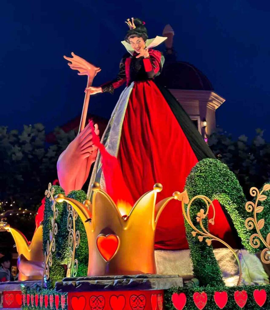 上海ディズニーランドのハロウィン：パレード
