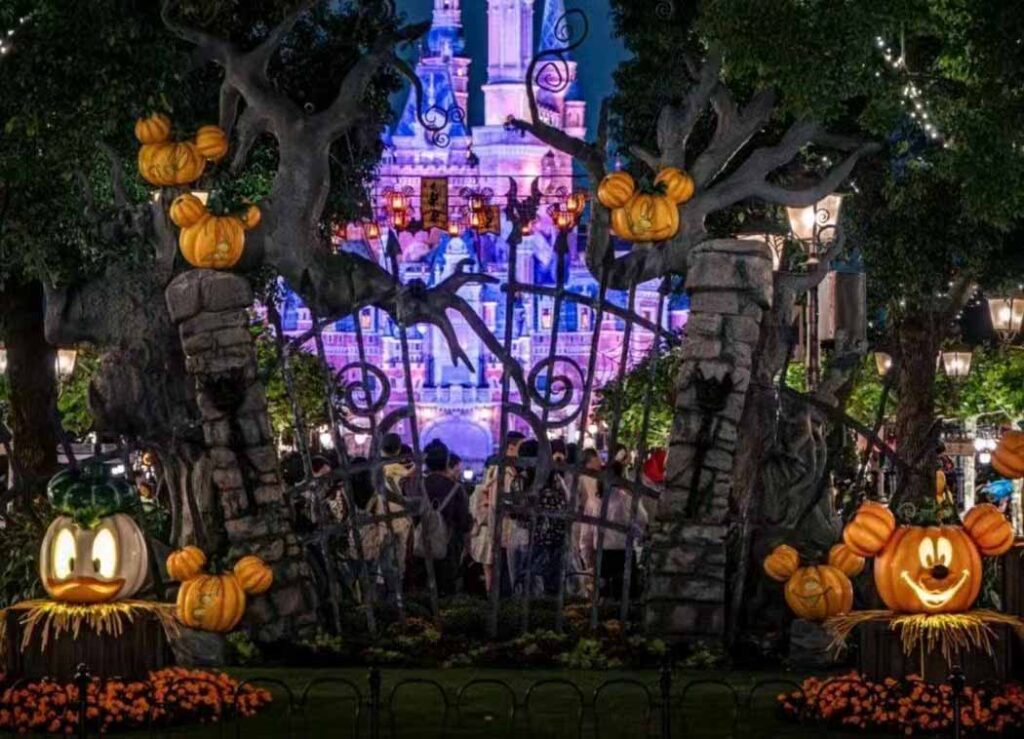 上海ディズニーランドのハロウィン：パーク装飾