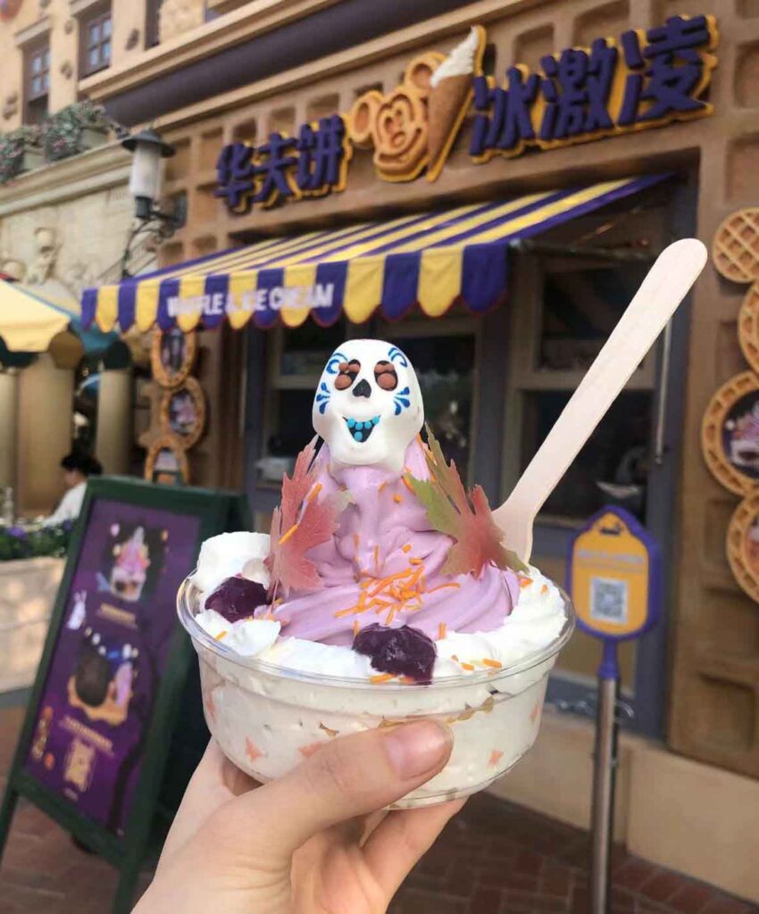 上海ディズニーランドのハロウィン：リメンバー・ミーテーマのアイス