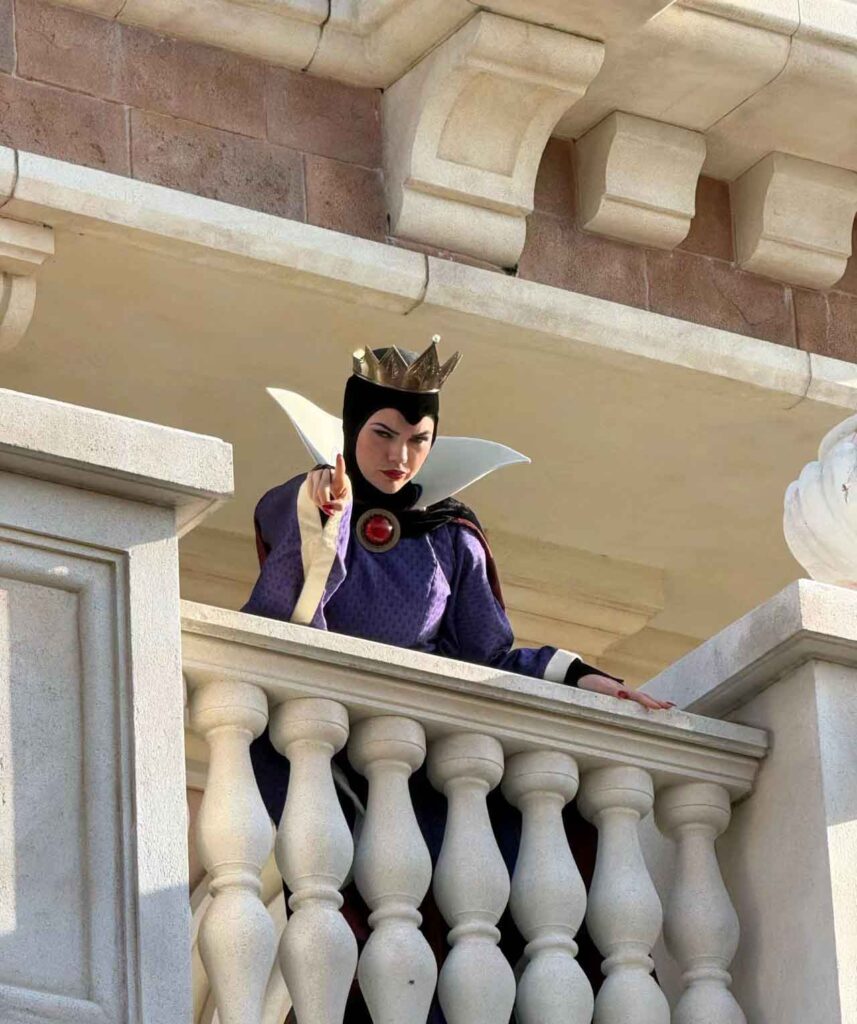 上海ディズニーランドのハロウィン：ヴィランズのバルコニーウォーク