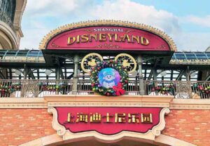 【2025年】上海ディズニークリスマス完全ガイド！限定パレード・グッズ・見どころ完全解説