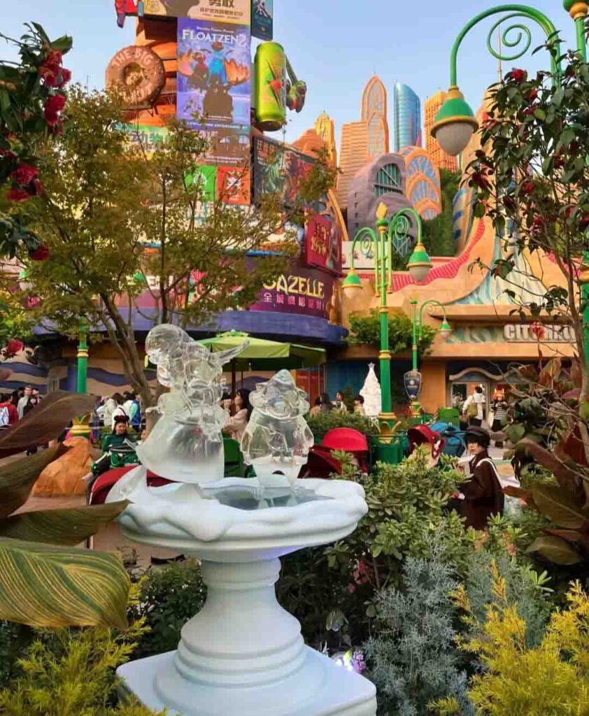 上海ディズニークリスマス：氷の彫像フルー・フルーとミスター・ビッグ