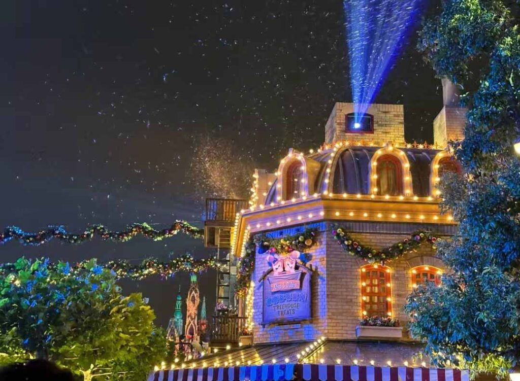 上海ディズニーランドの人工雪パフォーマンス