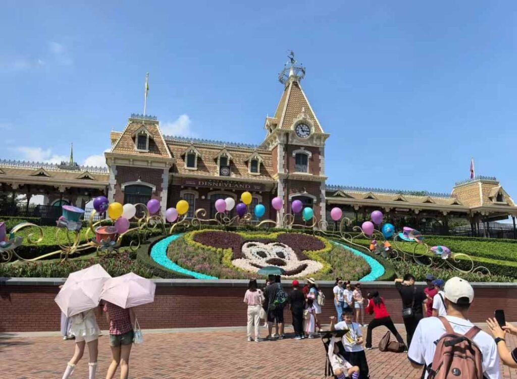 香港ディズニーランドのエントランス