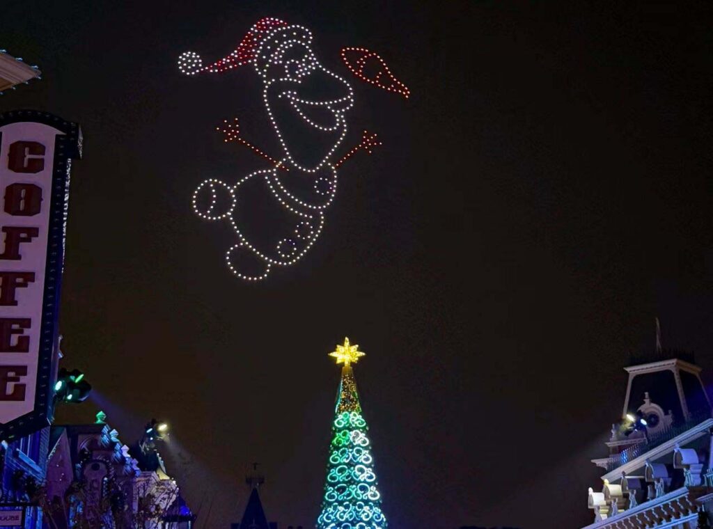 香港ディズニーランドのクリスマスイベント：ホリデー・ウィッシュ・カム・トゥルーのドローンイベント