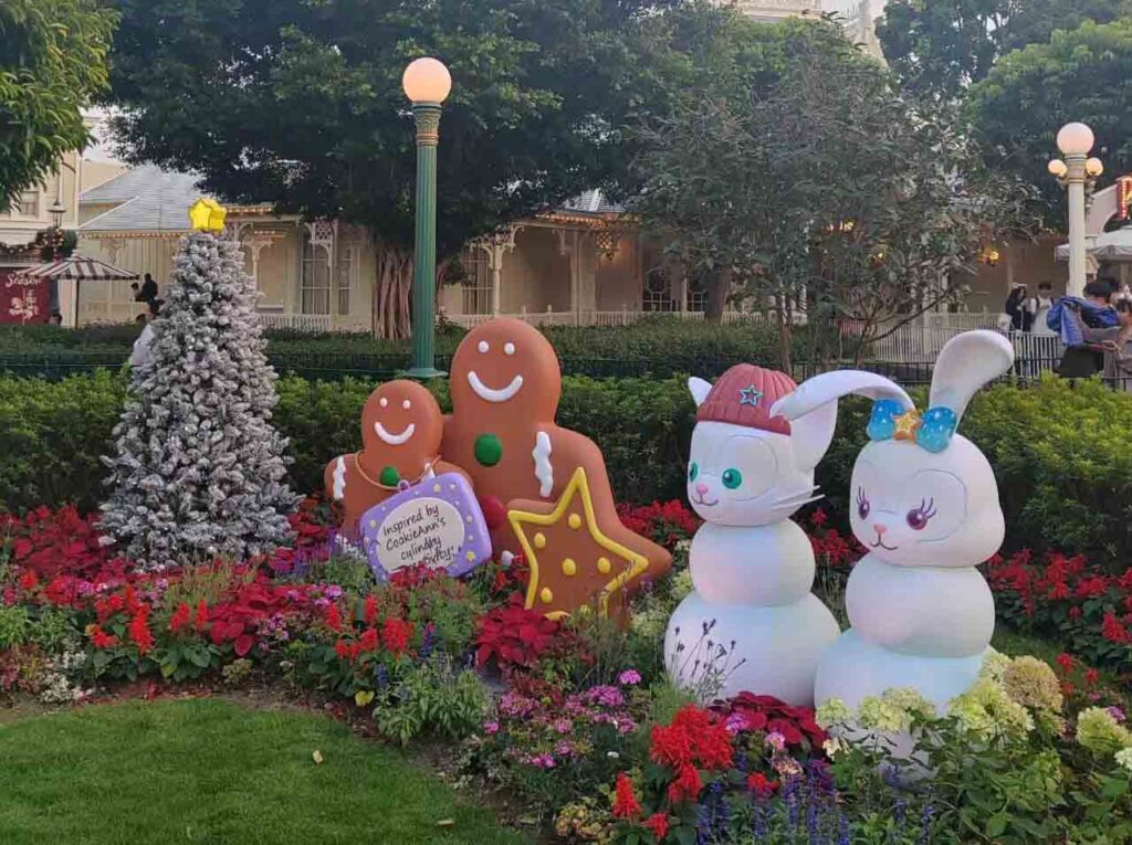 香港ディズニーランドのクリスマス：パーク内のダフフレオーナメント