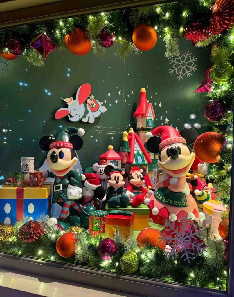 香港ディズニーランドのクリスマス：ショップの様子