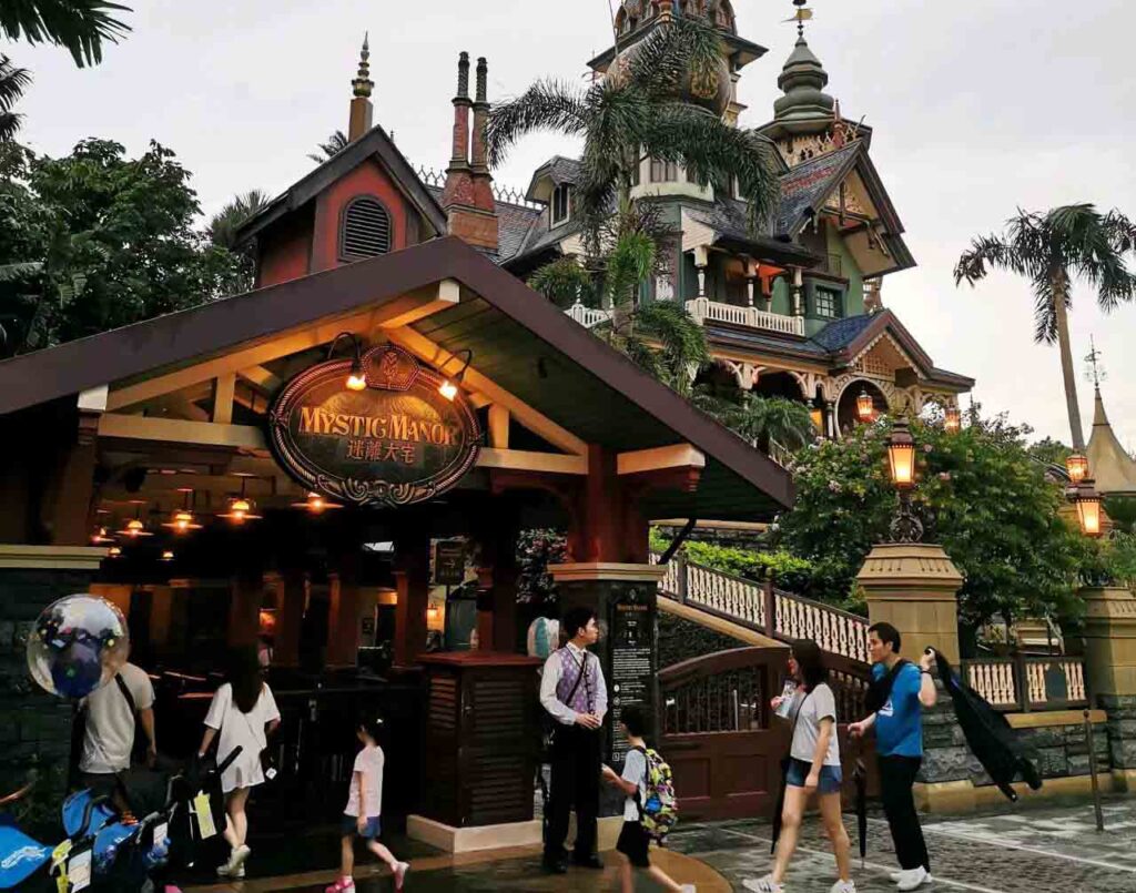 香港ディズニーランドのミスティック・マナー