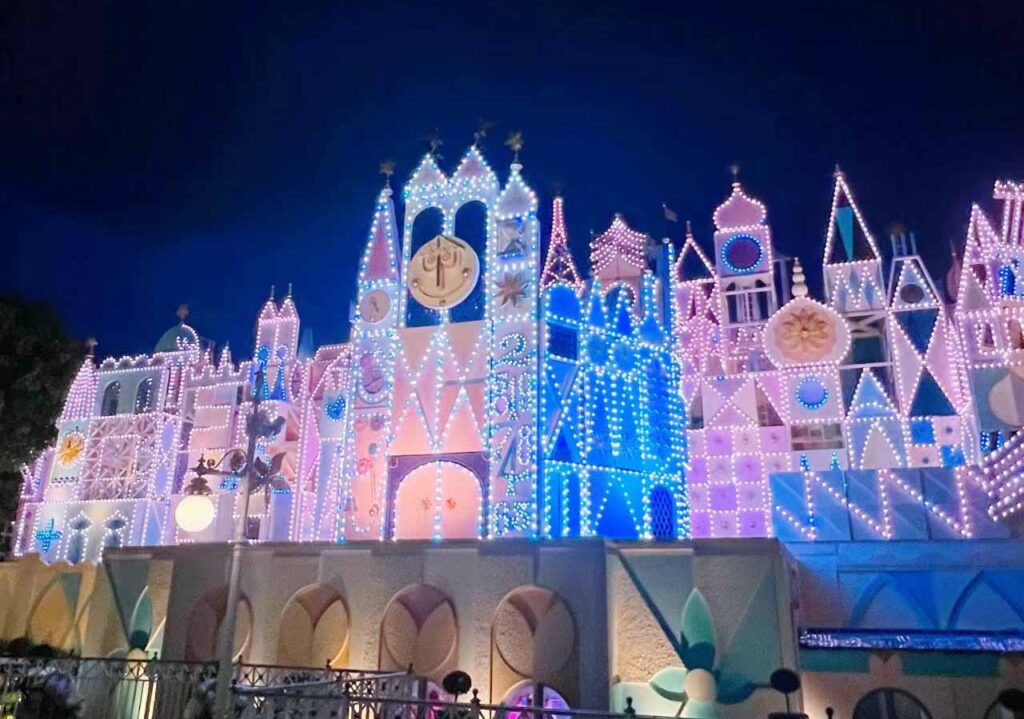 香港ディズニーランド：イッツ・ア・スモールワールドのライトアップ