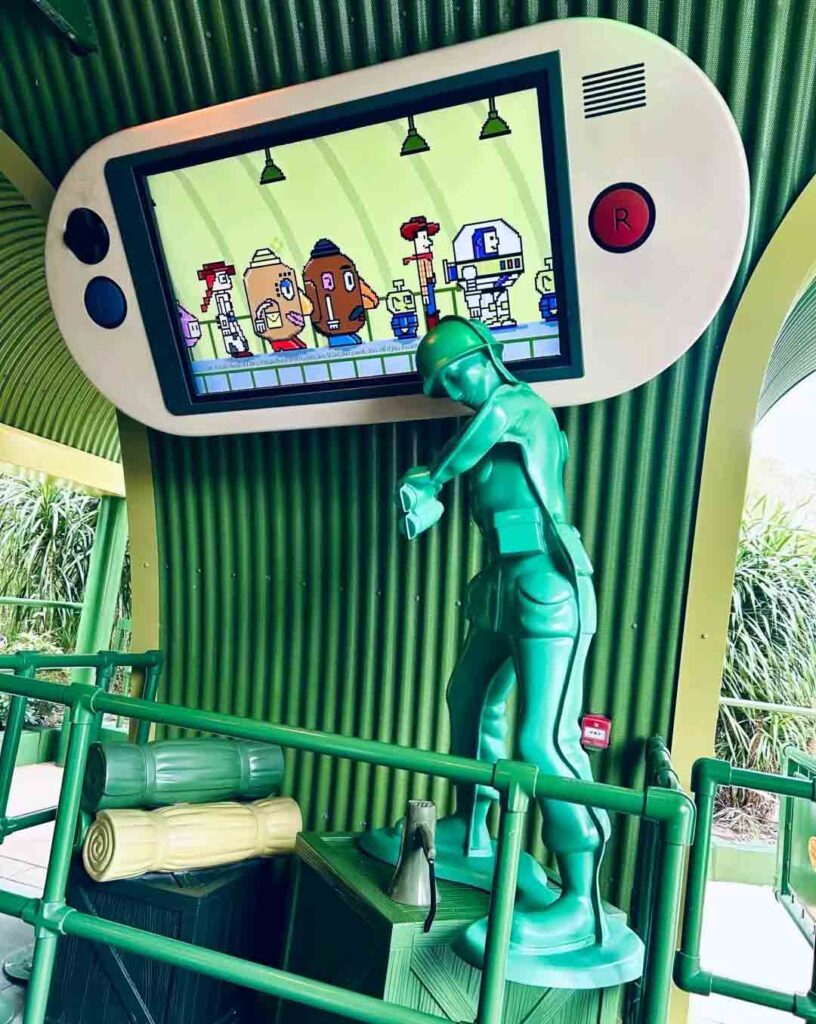 香港ディズニーランド：トイ・ソルジャー・パラシュート・ドロップQライン