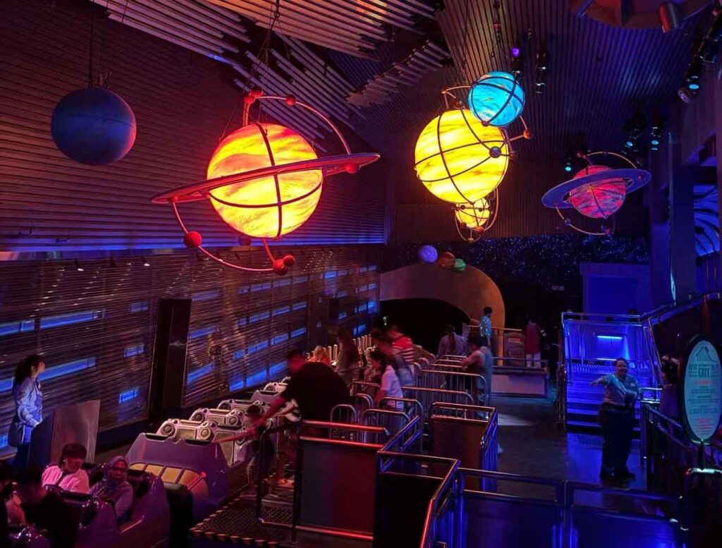 香港ディズニーランド：ハイパースペースマウンテンQライン