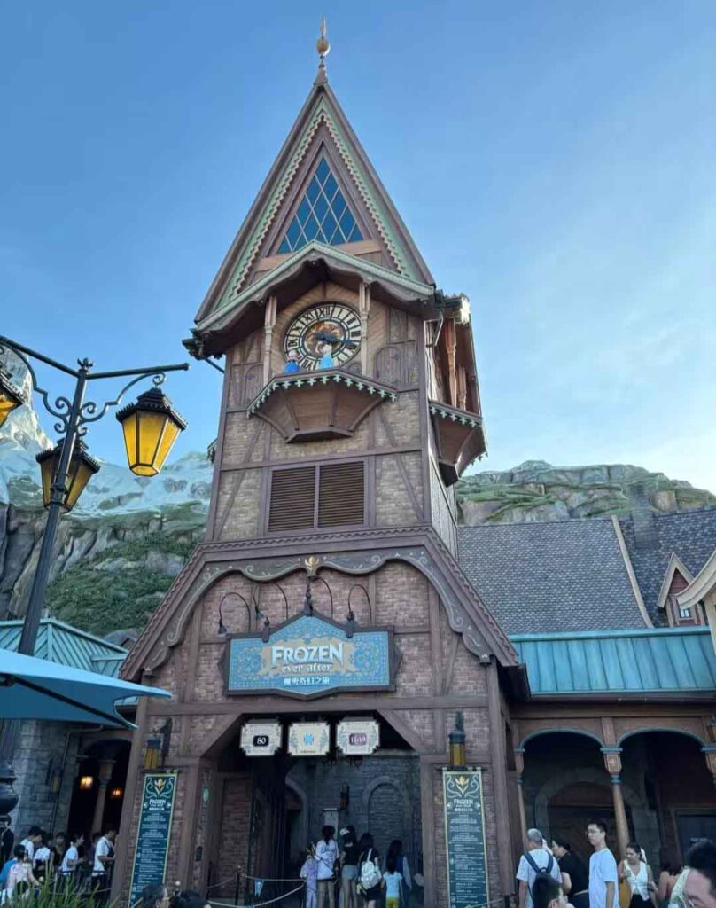 香港ディズニーランド：フローズン・エバー・アフター入り口