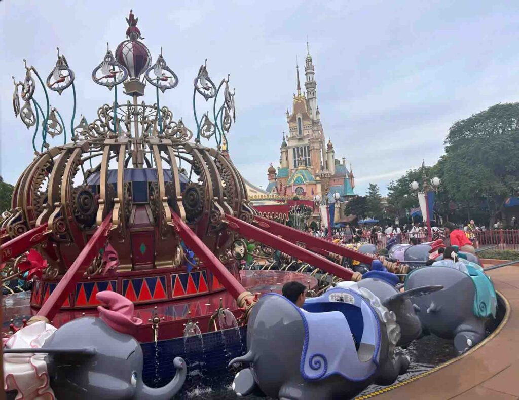 香港ディズニーランド：空飛ぶダンボ