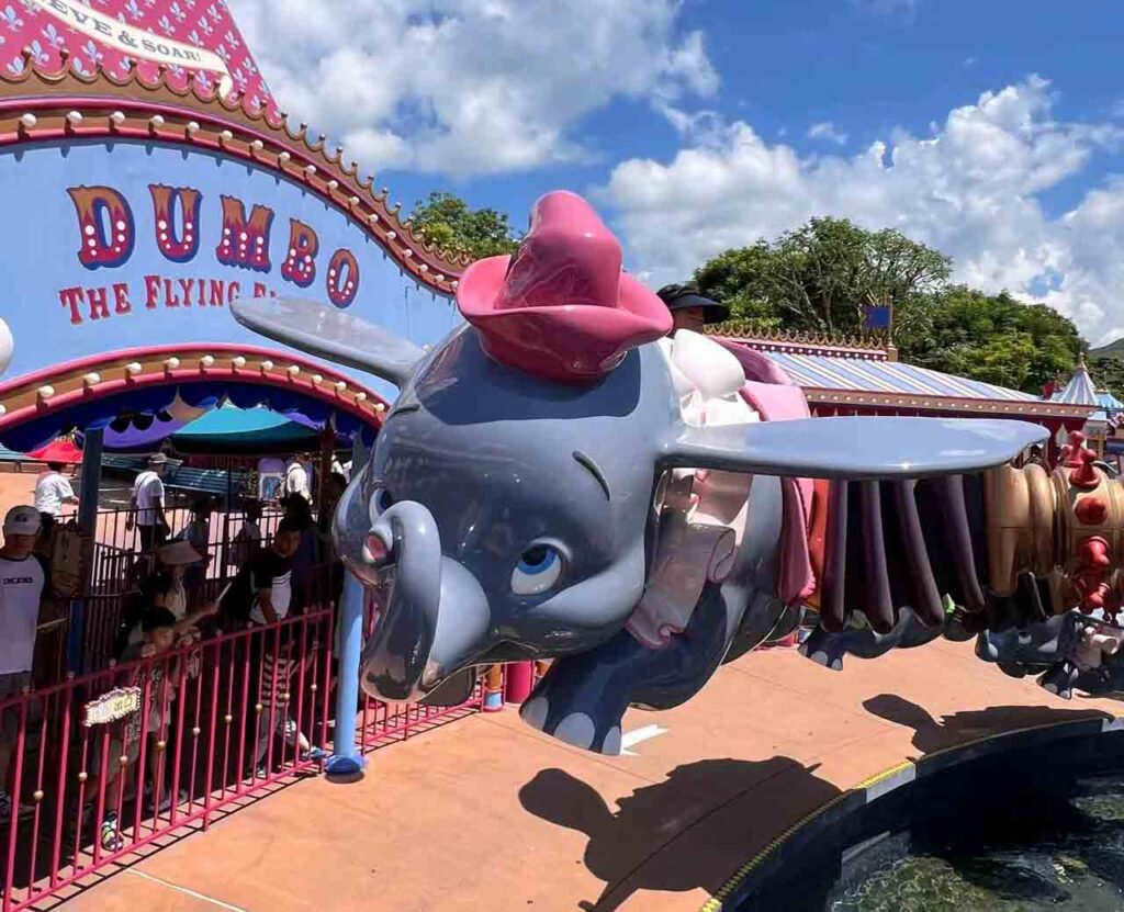 香港ディズニーランド：空飛ぶダンボ