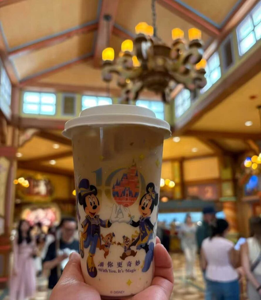 上海ディズニー10周年デザインカップ