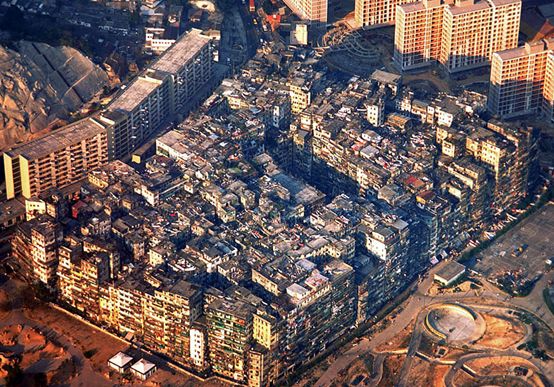 「究極のカオス都市」と呼ばれた伝説の無法スラム「九龍城砦（カオルーン・ウォールド・シティ）」