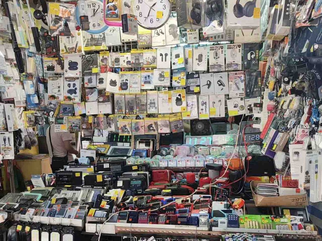 アプリアウ・ストリート（鴨寮街）の露店
