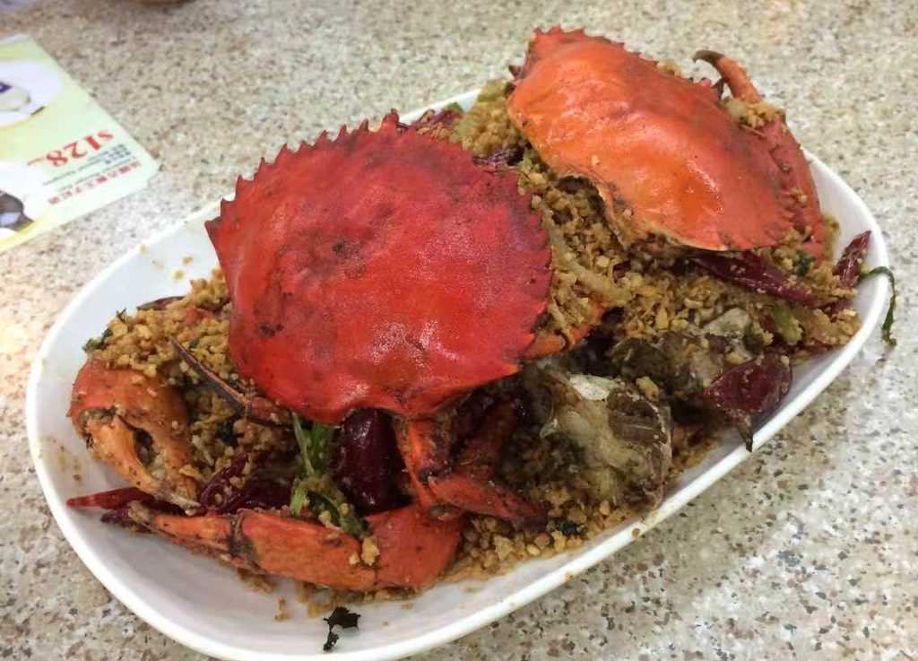 スパイシーな香港名物のカニ料理「避風塘炒蟹」