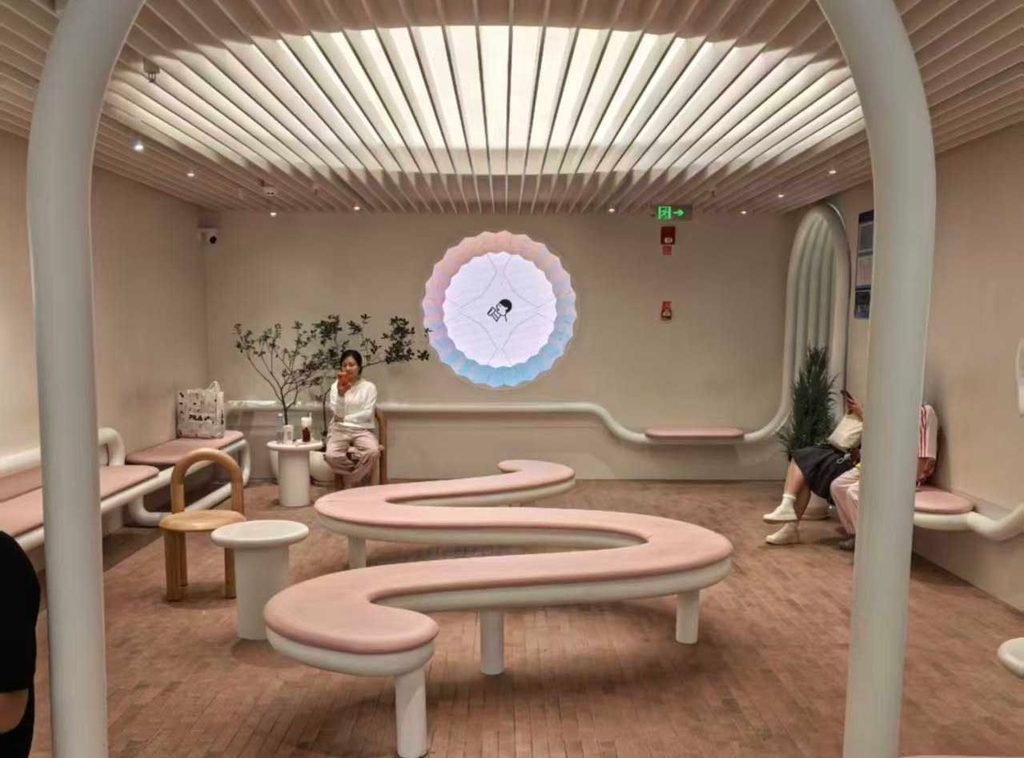HEY TEA（喜茶）上海ディズニータウン店の店内