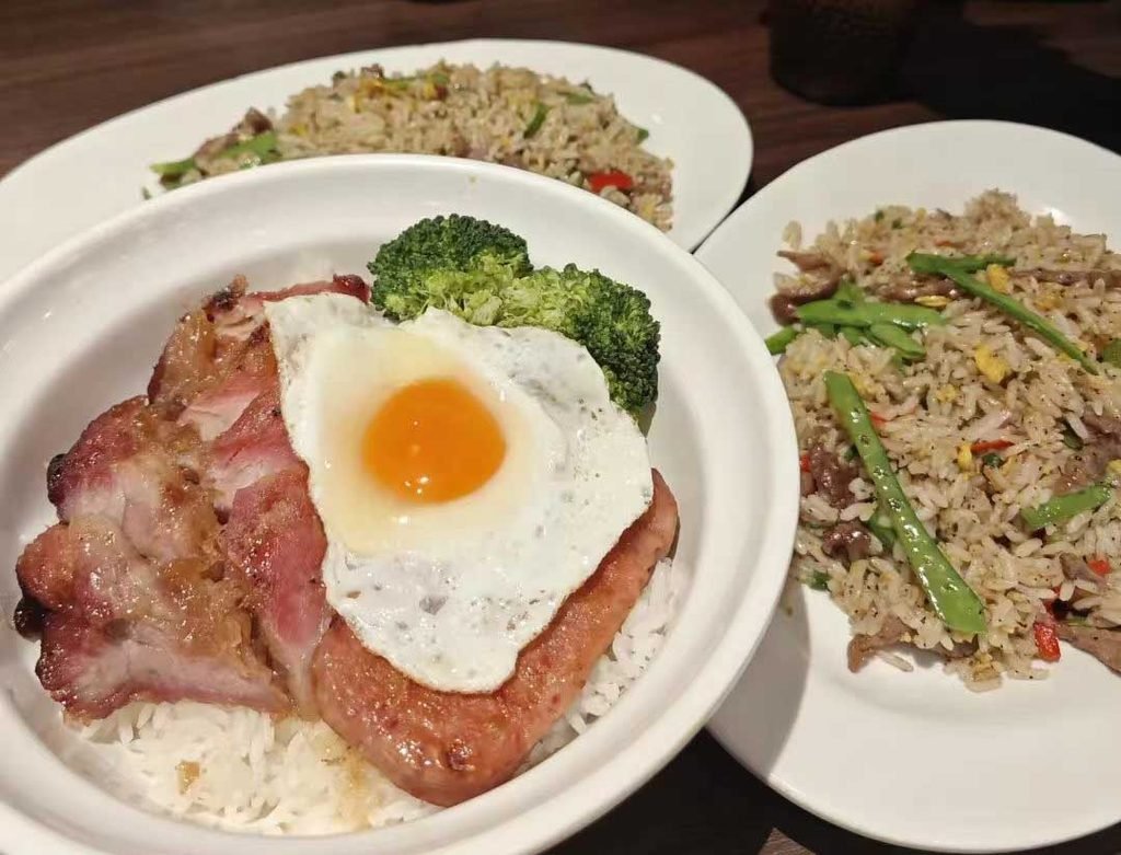 XIN WANG(新旺茶餐廳)のチャーシューご飯とチャーハン