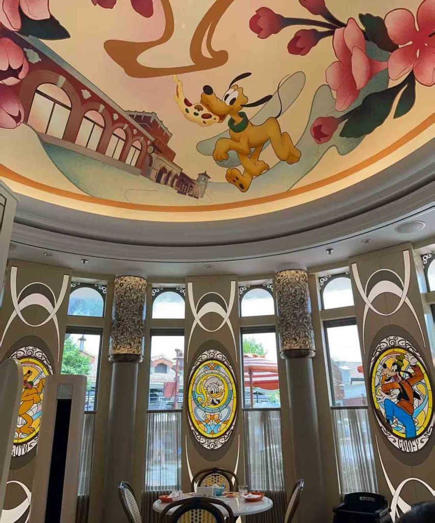 ドナルド・ダイン・アンド・ディライト(Donald's Dine n Delights)の天井