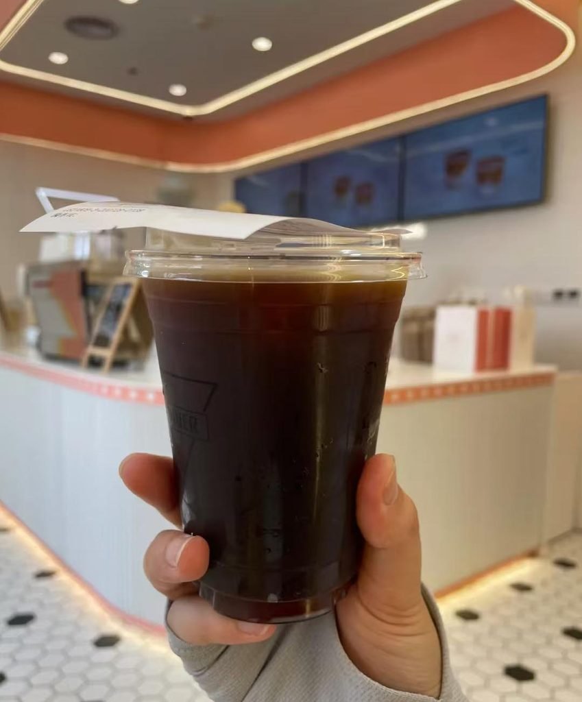 ブドウ風味のアイスアメリカーノ「冰葡美式」