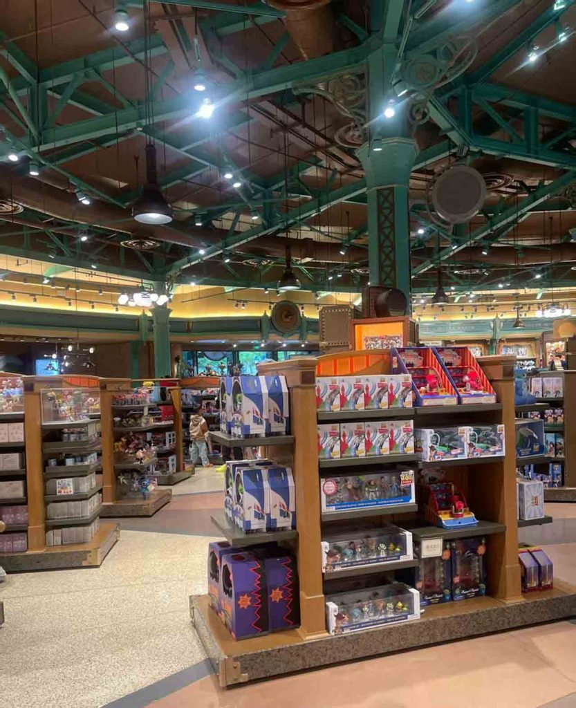 ワールド・オブ・ディズニーの店内